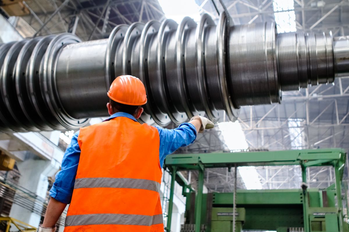 Tenaga ahli di fasilitas industri