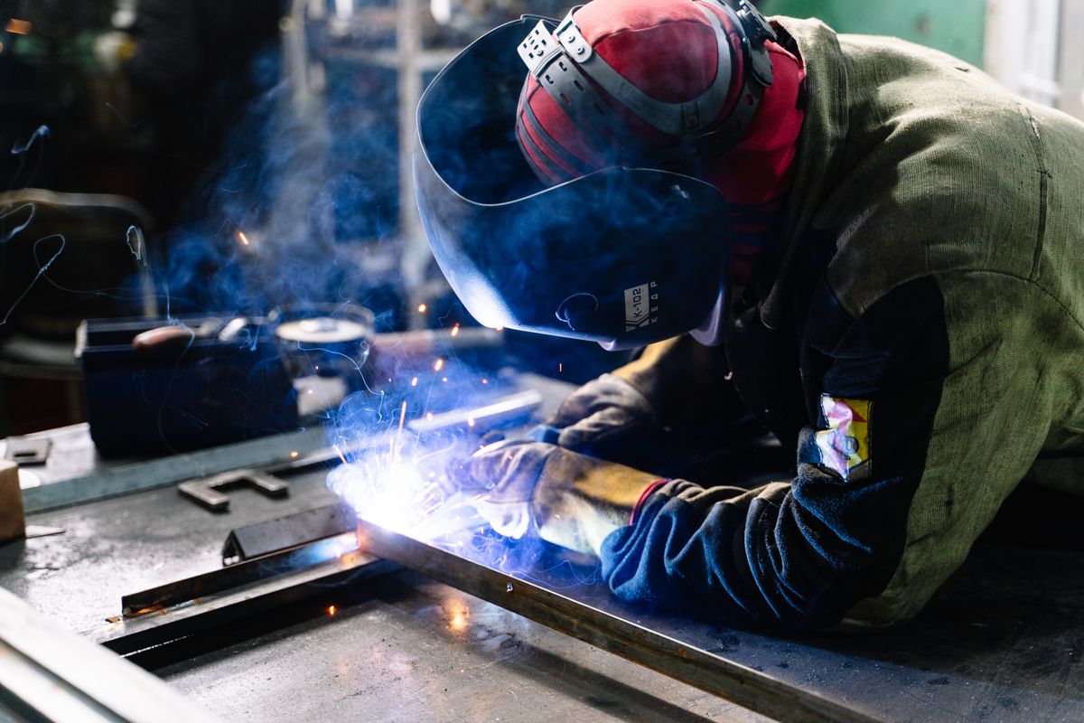 Pekerjaan pengelasan fabrikasi